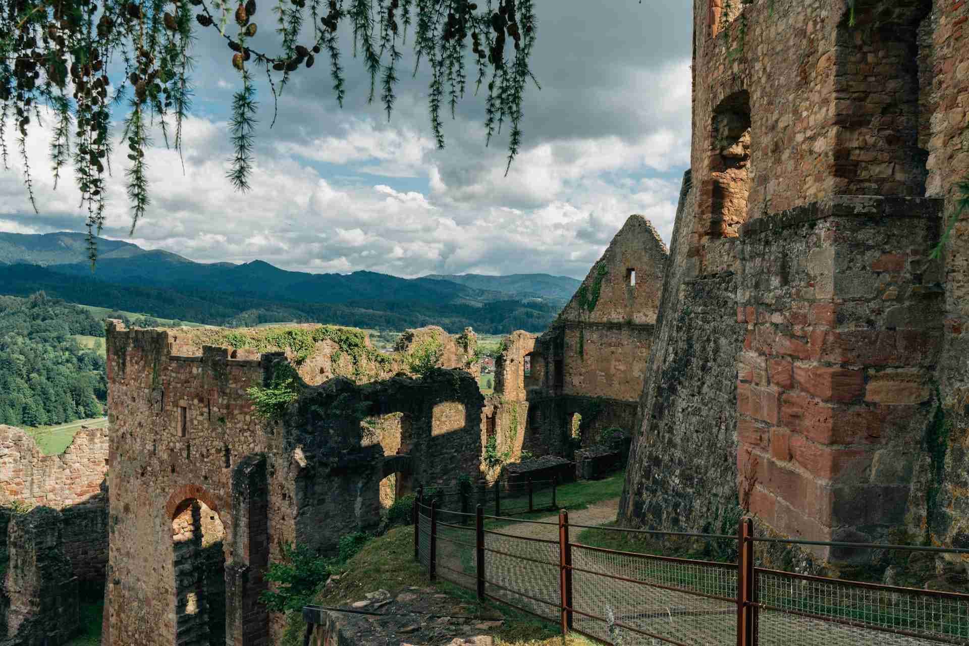 Ruine Hochburg by Kankan