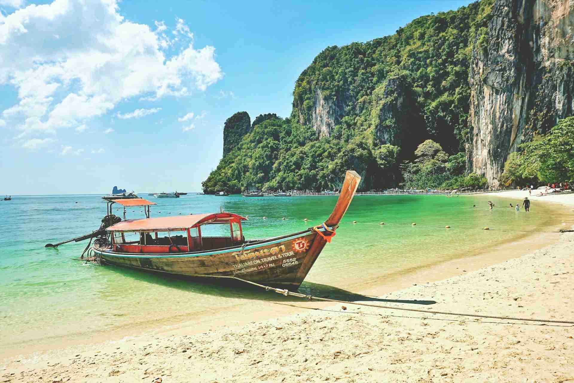 Koh Hong by Tom Lorber
